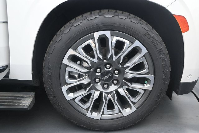 Used 2023 GMC Yukon Denali Ultimate AWD/4WD image 16