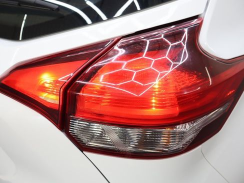 Used 2019 Nissan Kicks S image 29