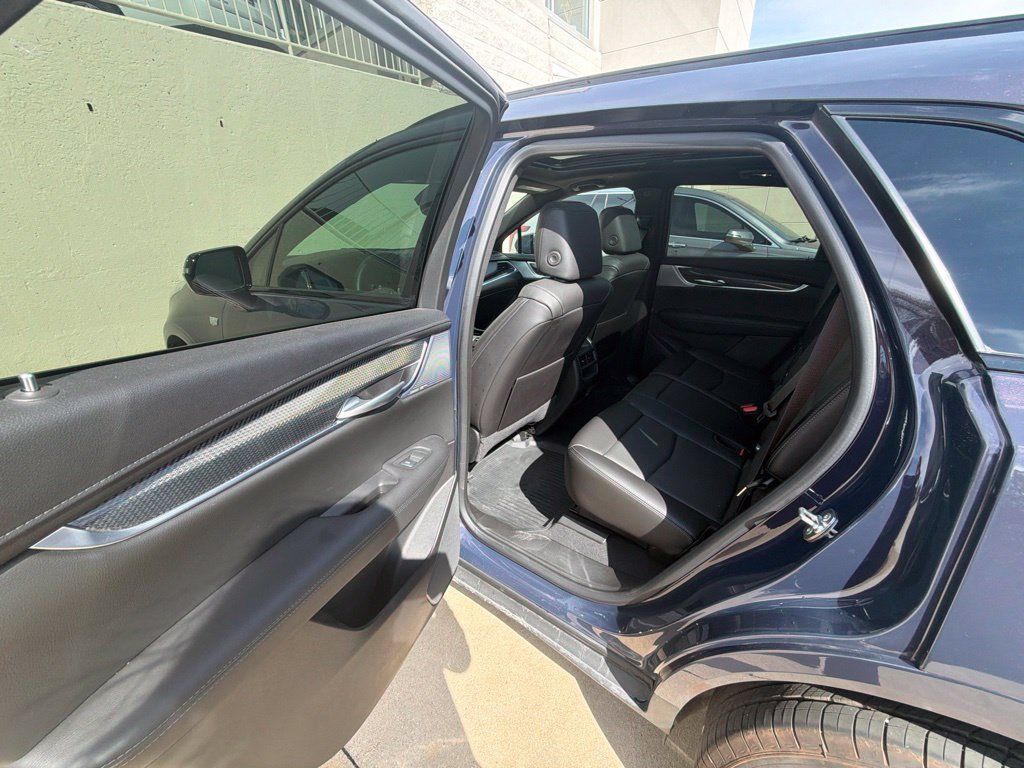 Used 2025 Cadillac XT5 Sportv w/ Technology Package AWD/4WD image 11