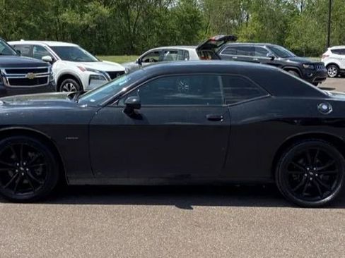Used 2018 Dodge Challenger R/T w/ Blacktop Package RWD image 2