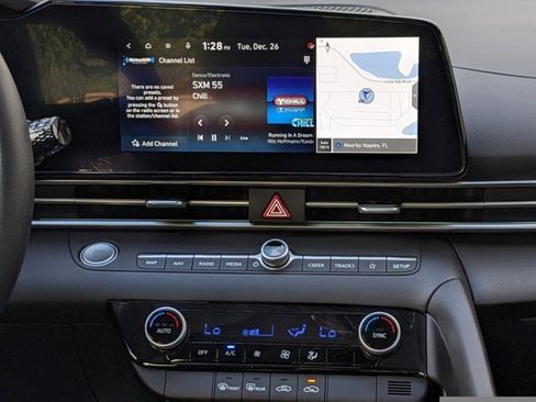 Used 2025 Hyundai Elantra Sport image 15