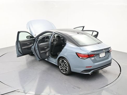 Used 2025 Nissan Sentra SR w/ SR Premium Package FWD image 25