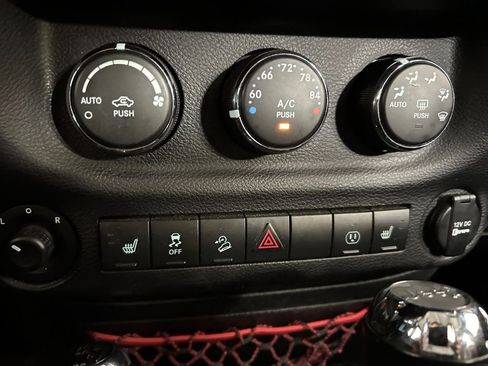 Used 2017 Jeep Wrangler Unlimited Rubicon AWD/4WD image 29