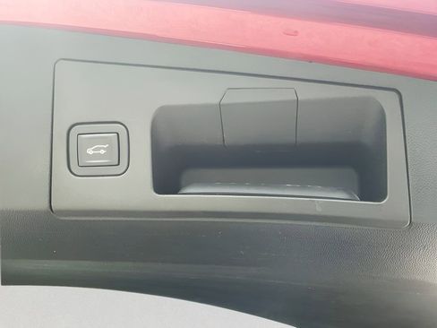 Used 2017 Cadillac XT5 Luxury w/ Driver Awareness Package image 21