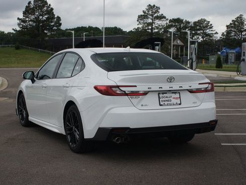 Used 2025 Toyota Camry SE FWD image 15