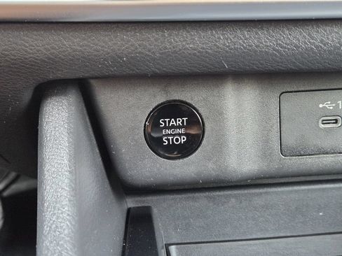 Used 2025 Nissan Rogue SV FWD image 23