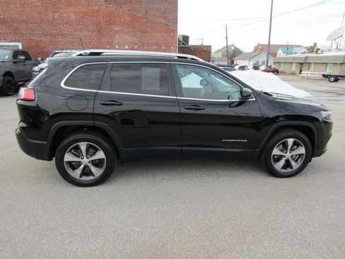 Used 2019 Jeep Cherokee Limited w/ Luxury Group AWD/4WD image 2