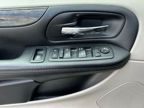Used 2017 Dodge Grand Caravan SE w/ Power Window Group image 12
