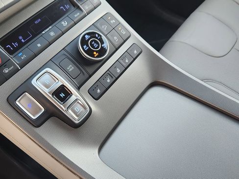 Used 2021 Hyundai Palisade Limited image 17