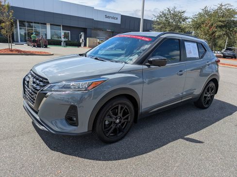 Certified 2021 Nissan Kicks SR FWD image 8