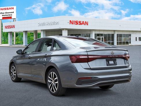 Used 2025 Volkswagen Jetta SE w/ Sunroof Package FWD image 3