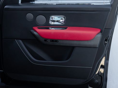 Used 2023 Rolls-Royce Cullinan image 30