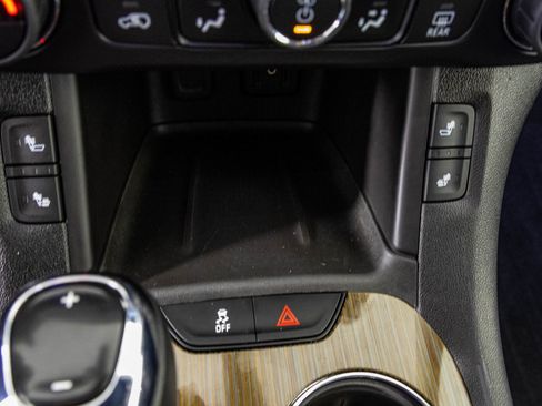 Used 2017 GMC Acadia SLE image 8