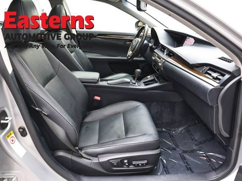 Used 2015 Lexus ES 350 w/ Luxury Package FWD image 26