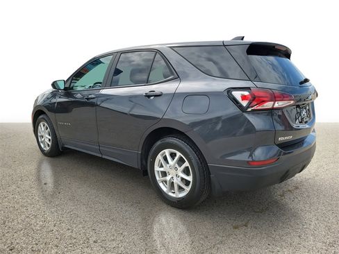 Used 2022 Chevrolet Equinox LS w/ LS Convenience Package image 3