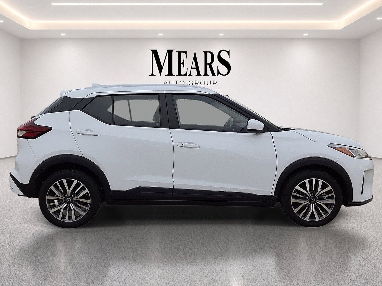 Used 2024 Nissan Kicks SV FWD image 6