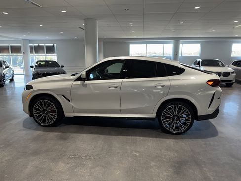 New 2026 BMW X6 xDrive40i w/ Climate Comfort Package image 4