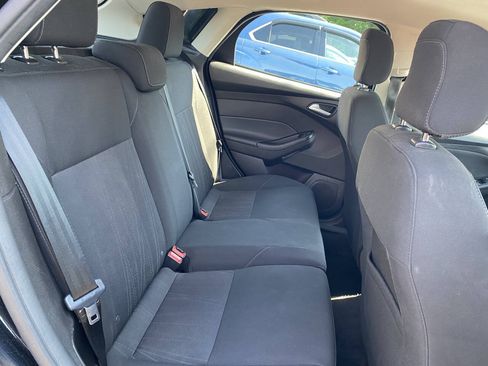 Used 2018 Ford Focus SE w/ Cold Weather Package FWD image 21
