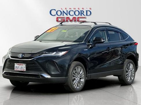 Used 2021 Toyota Venza XLE w/ Carpet Mat Package (TMS) image 8