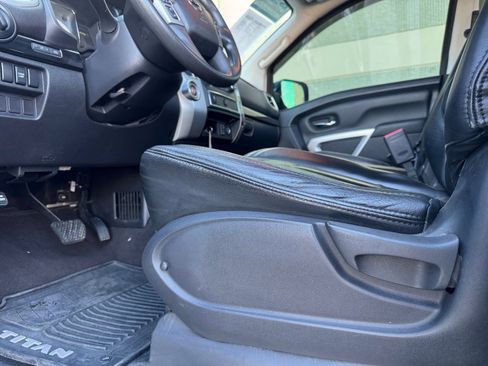 Used 2017 Nissan Titan SV image 18