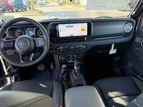 New 2025 Jeep Gladiator Sport w/ Premium Package image 18