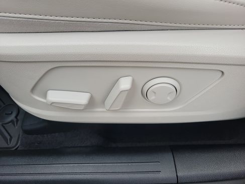 Certified 2025 Kia Sorento EX w/ Panoramic Sunroof Package image 24