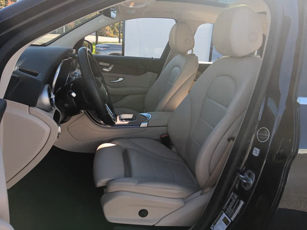 Used 2021 Mercedes-Benz GLC 300 4MATIC image 11