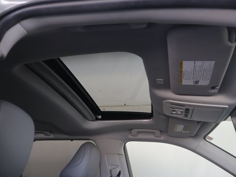 Used 2023 Toyota Highlander Limited image 22