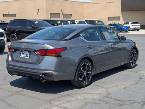 Used 2025 Nissan Altima 2.5 SR FWD image 3