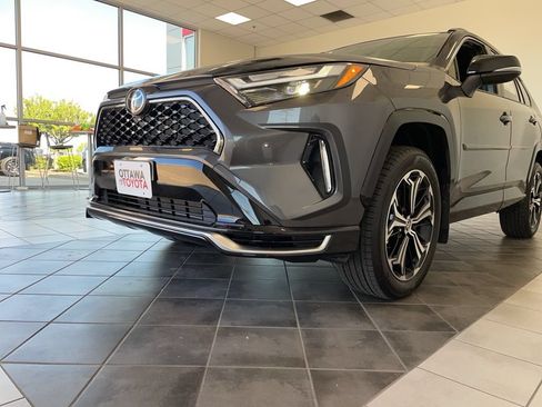 Used 2025 Toyota RAV4 XSE w/ Weather Package AWD/4WD image 17