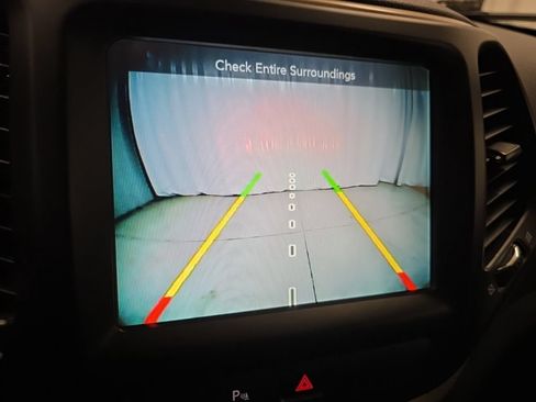 Used 2018 Jeep Cherokee Limited AWD/4WD image 21