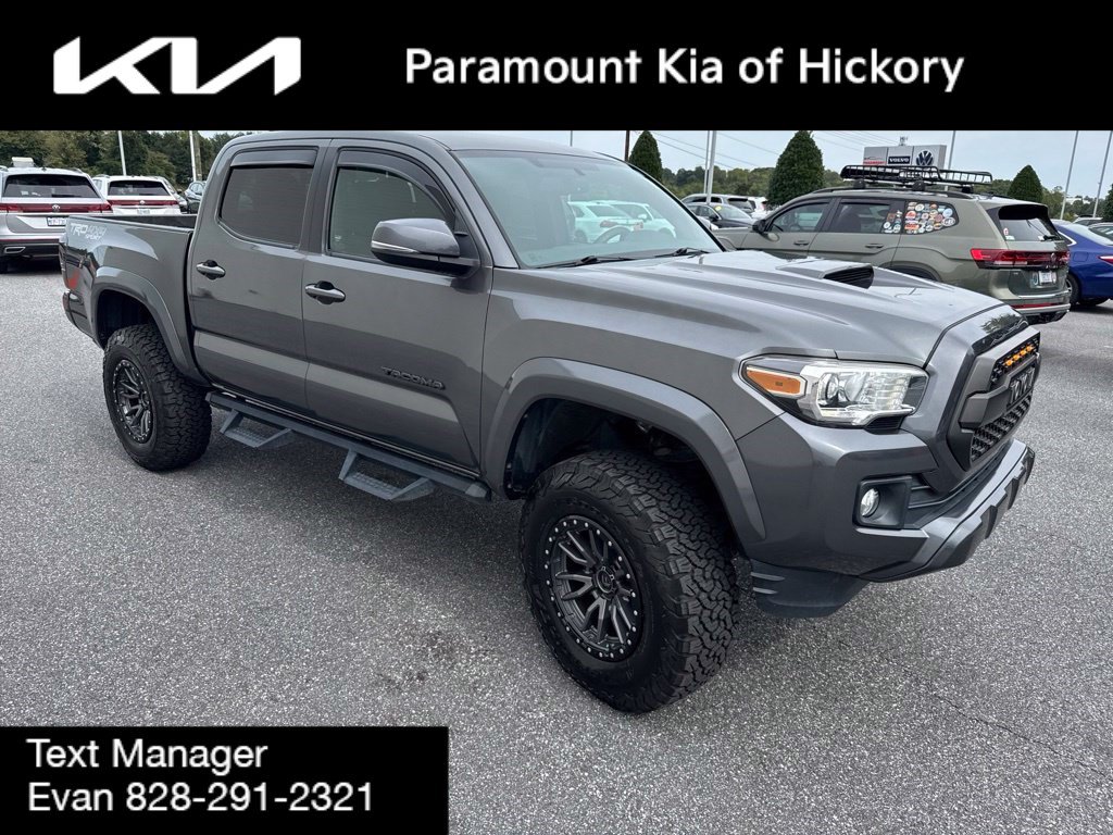 Used 2016 Toyota Tacoma TRD Sport w/ Towing Package AWD/4WD image 3