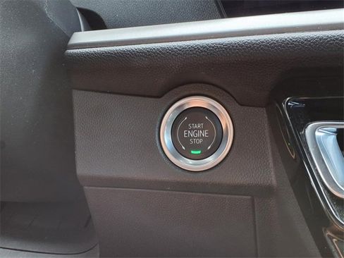 Certified 2025 Chevrolet Traverse LT image 11