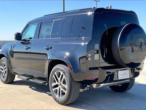 New 2026 Land Rover Defender 110 X-Dynamic SE image 3