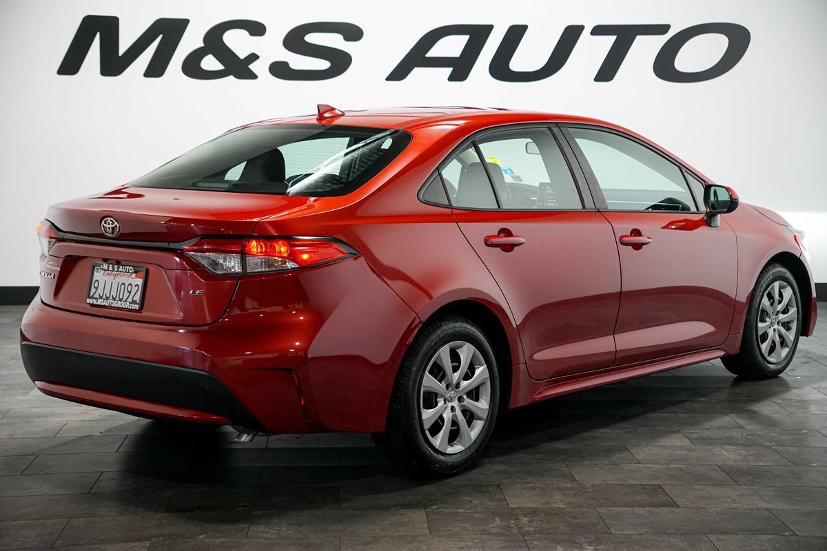 Used 2021 Toyota Corolla LE FWD image 4