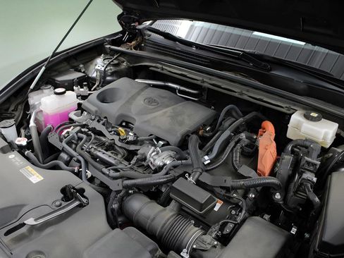 Used 2023 Toyota Crown Limited image 39