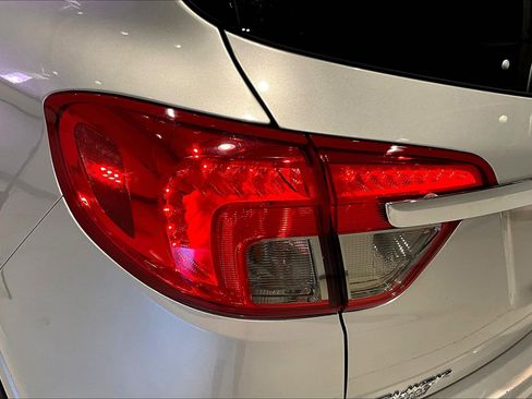 Used 2017 Buick Envision Essence FWD image 21