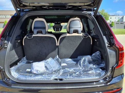 New 2026 Volvo XC90 T8 Ultra w/ Protection Package Premier AWD/4WD image 9
