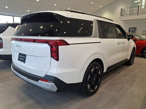 New 2026 Kia Carnival EX image 4