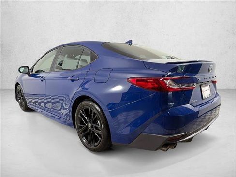Used 2026 Toyota Camry SE FWD image 5