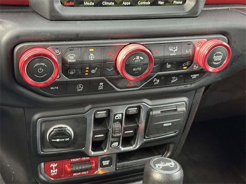 Certified 2018 Jeep Wrangler Unlimited Rubicon w/ Dual Top Group image 35