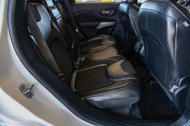 Used 2018 Jeep Cherokee Latitude Plus w/ Comfort/Convenience Group FWD image 31