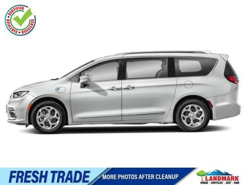 Used 2023 Chrysler Pacifica Pinnacle image 1