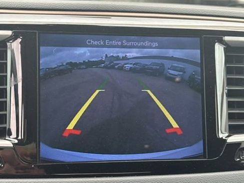 Used 2017 Chrysler Pacifica Touring-L image 18