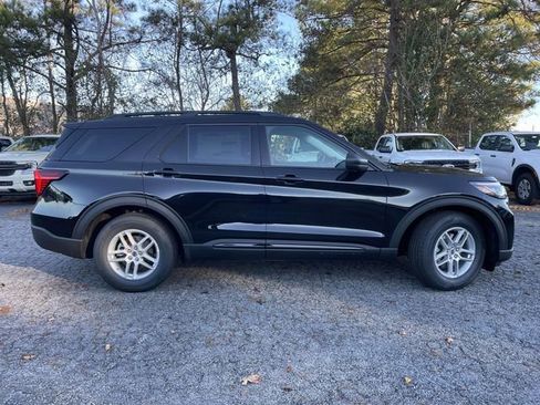 New 2026 Ford Explorer Active image 2