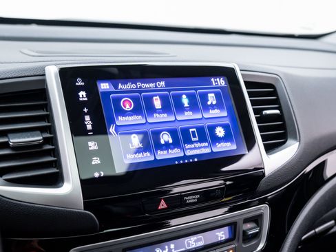 Used 2018 Honda Pilot Touring image 23