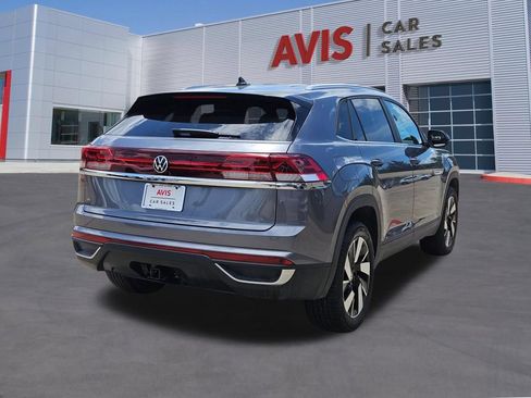 Used 2025 Volkswagen Atlas Cross Sport SE FWD image 6