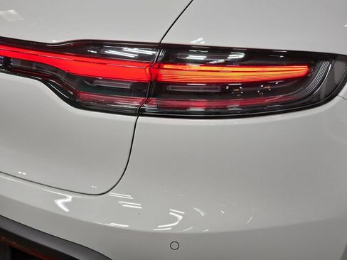 New 2026 Porsche Macan image 30