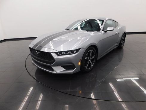 Used 2024 Ford Mustang Premium image 4