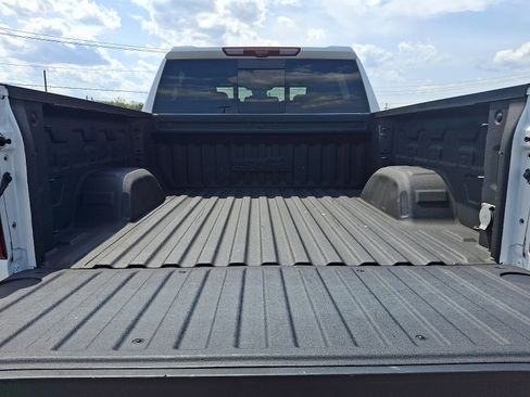 Used 2024 Chevrolet Silverado 1500 High Country w/ Technology Package AWD/4WD image 28